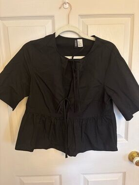 H&M Black Tie-Front Peplum Top with Short Sleeves